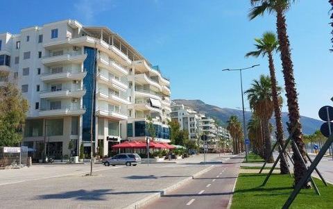 Pronaret e lokaleve ne Lugomare vijojne protesten: Mbyllin bizneset per 24 ore
